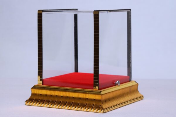 God idol Transparent Box (H3 x L3 x W3)